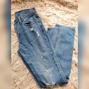 Destroyed jeans